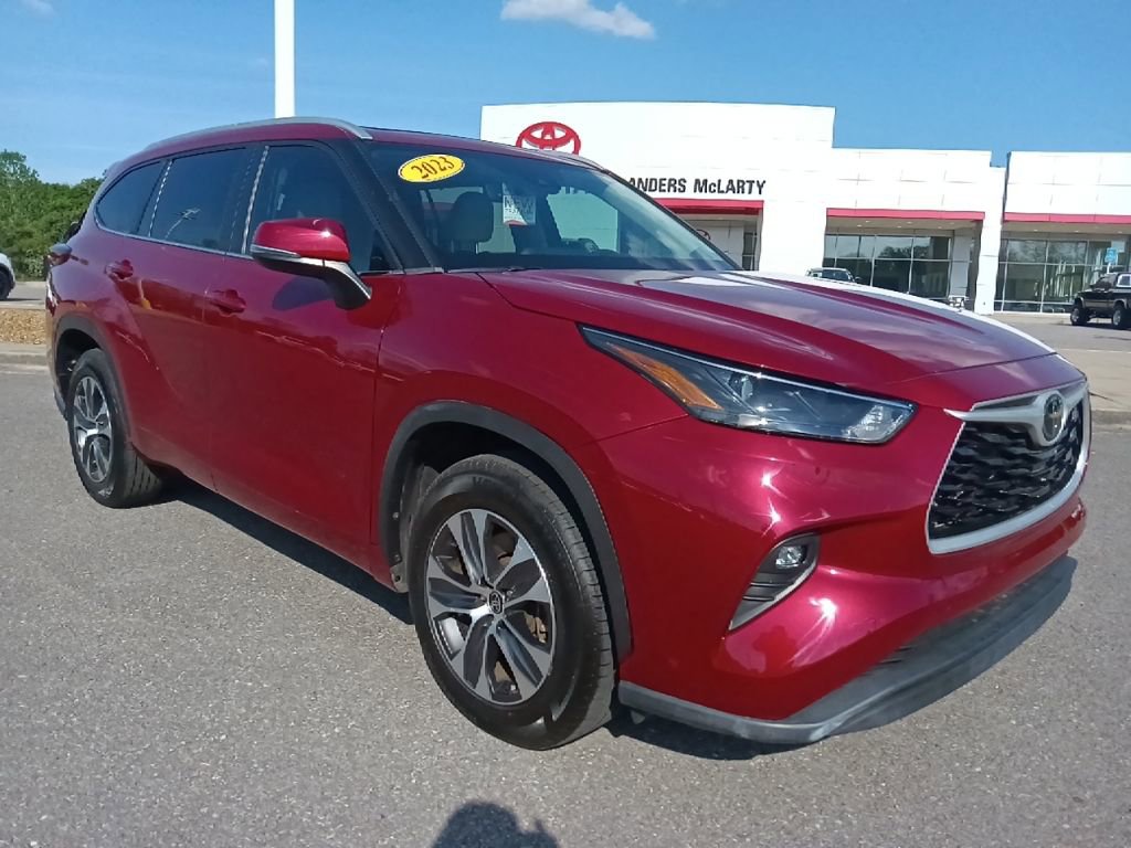 Used 2023 Toyota Highlander XLE