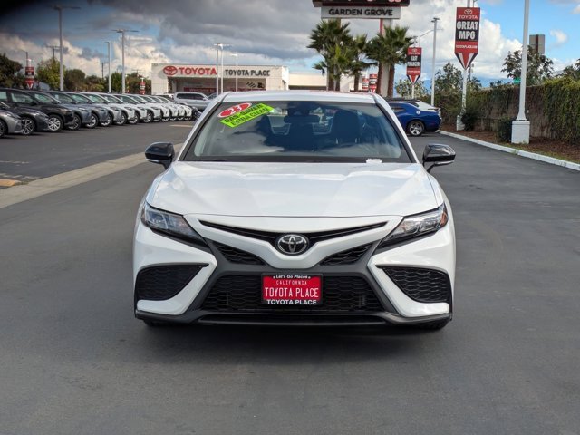 Used 2023 Toyota Camry SE image 2