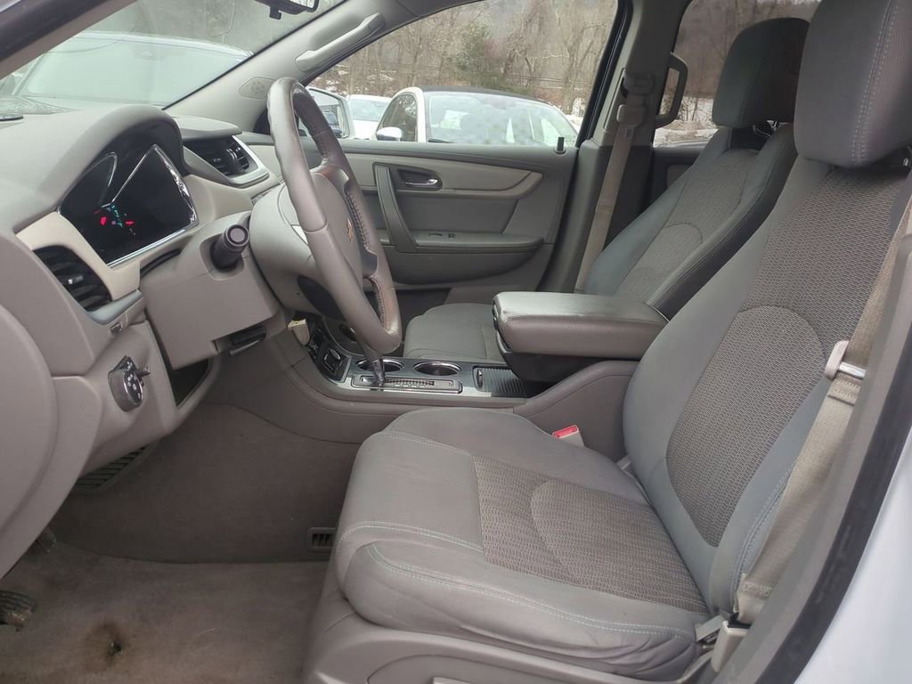 Used 2017 Chevrolet Traverse LT image 21
