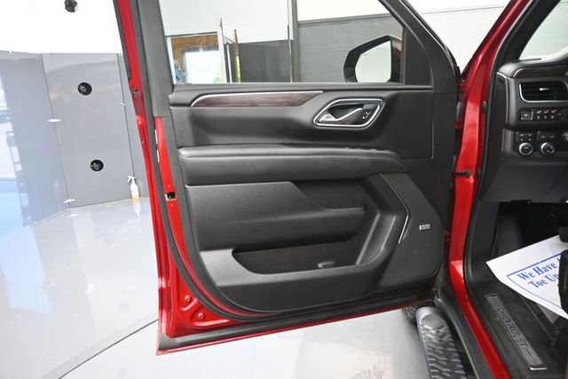 Used 2022 Chevrolet Tahoe Z71 w/ Luxury Package AWD/4WD image 12