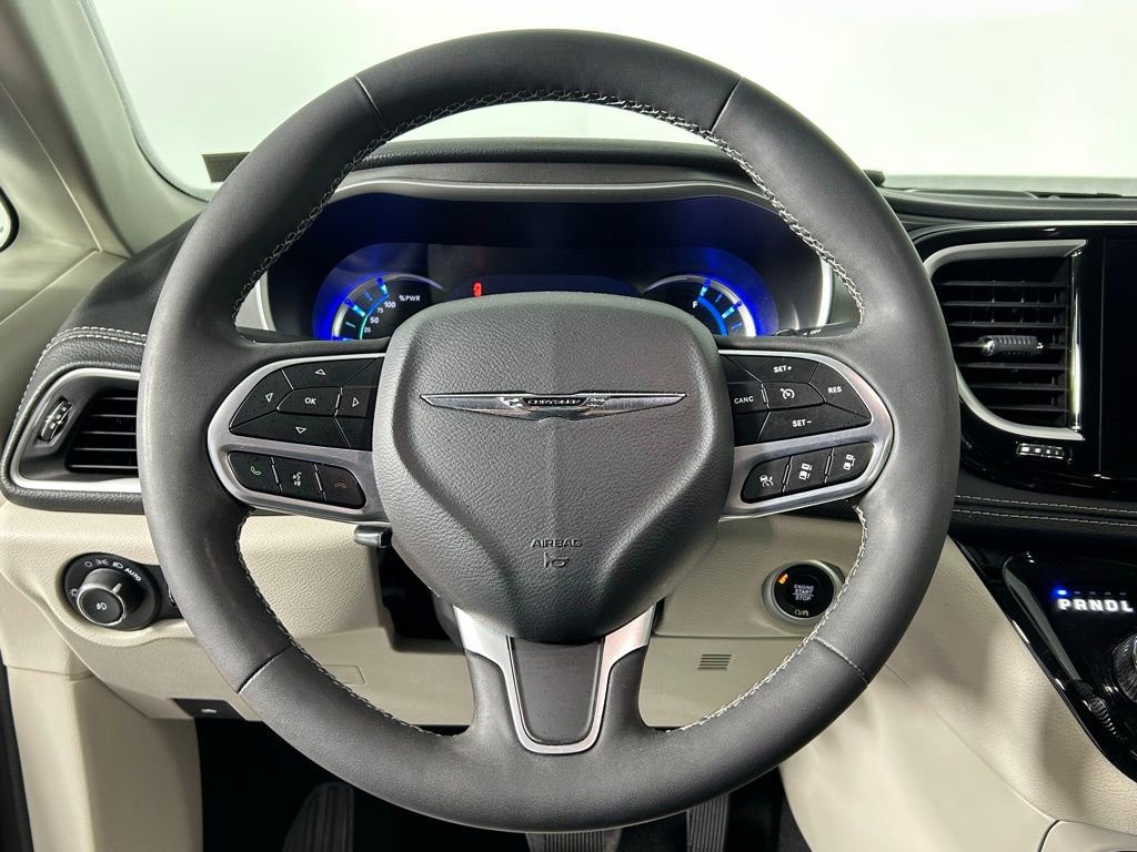 Used 2023 Chrysler Pacifica Touring-L image 27