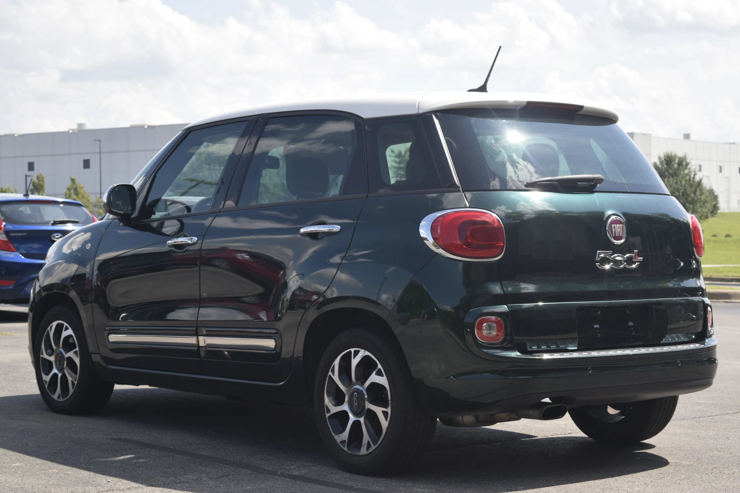 Used 2014 FIAT 500L Lounge FWD image 2