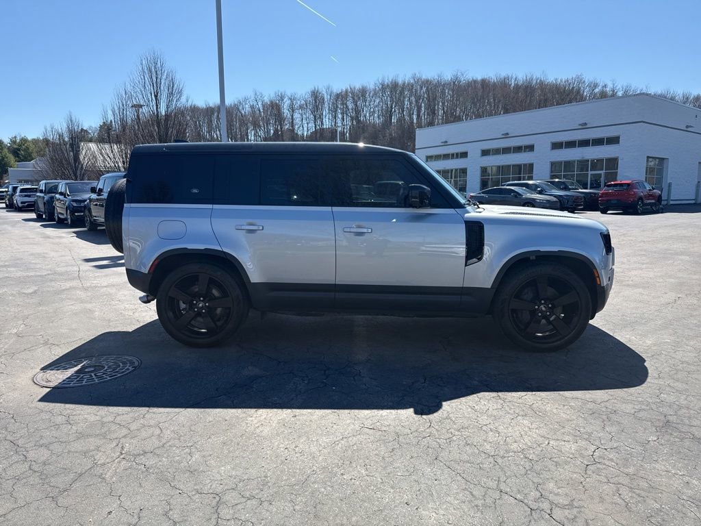 Used 2024 Land Rover Defender 110 SE image 6