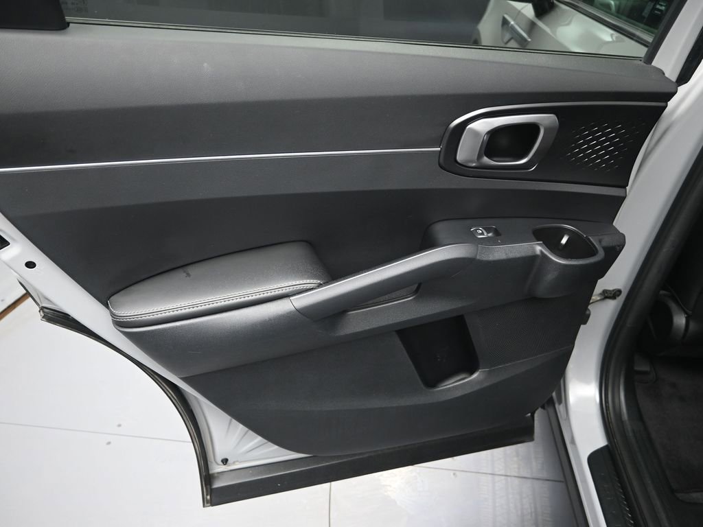 Certified 2024 Kia Sorento EX w/ Panoramic Sunroof Package image 30