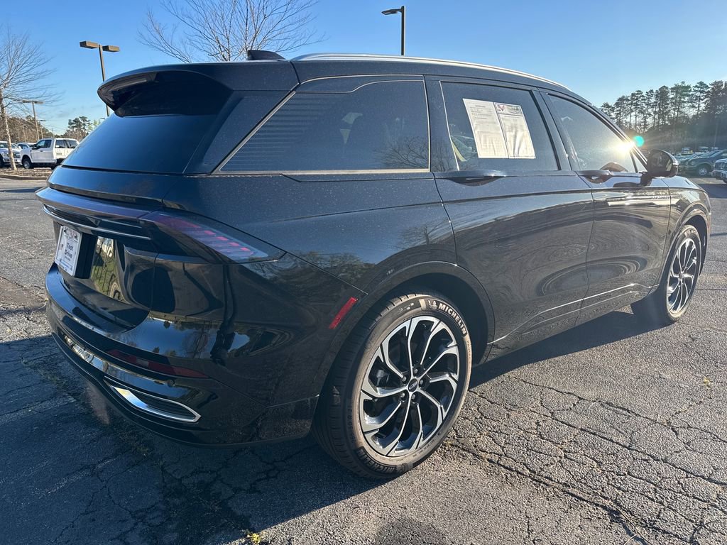 Used 2025 Lincoln Nautilus Reserve image 6