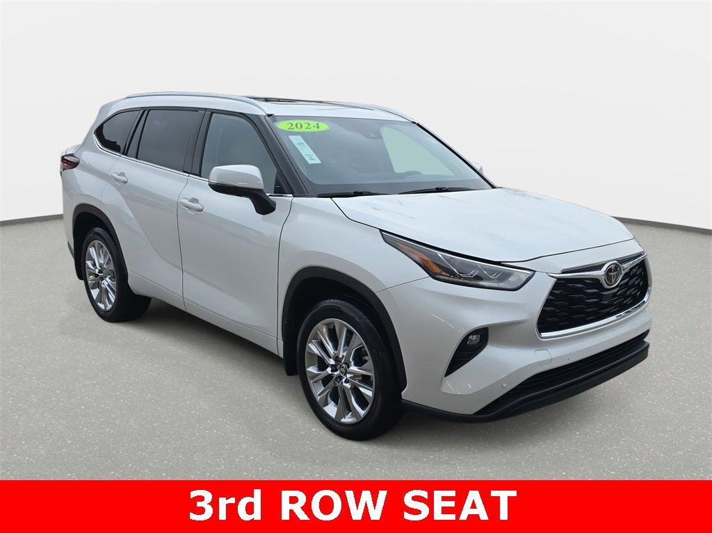 Used 2024 Toyota Highlander Limited image 3