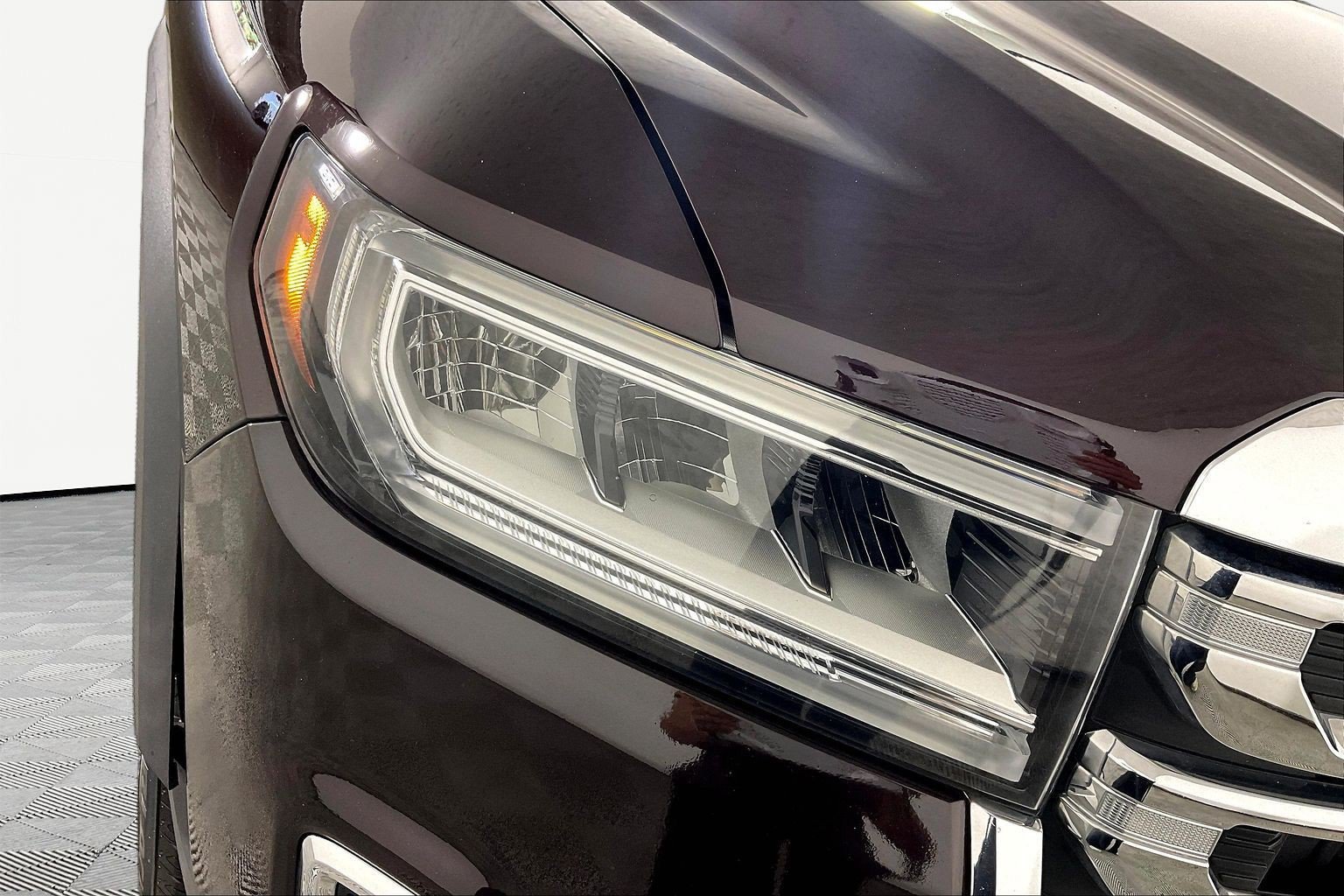 Used 2021 GMC Acadia SLT w/ LPO, Adventure Package AWD/4WD image 30