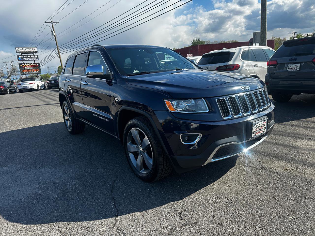 Used 2015 Jeep Grand Cherokee Limited w/ Trailer Tow Group IV AWD/4WD image 3