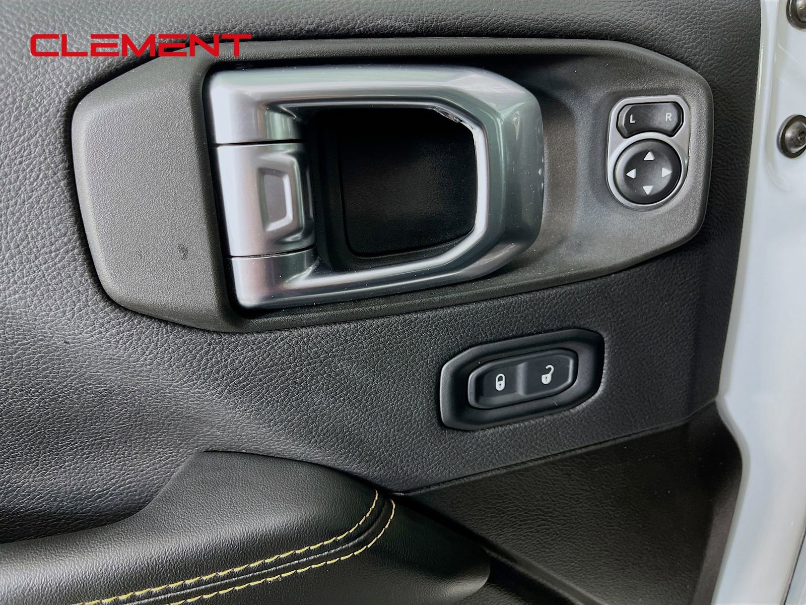 Used 2025 Jeep Wrangler Unlimited Sahara AWD/4WD image 26