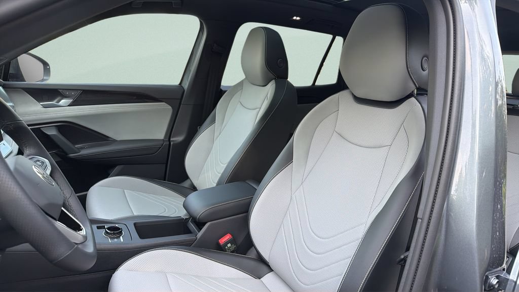 New 2026 Volkswagen Tiguan SE R-Line FWD image 26
