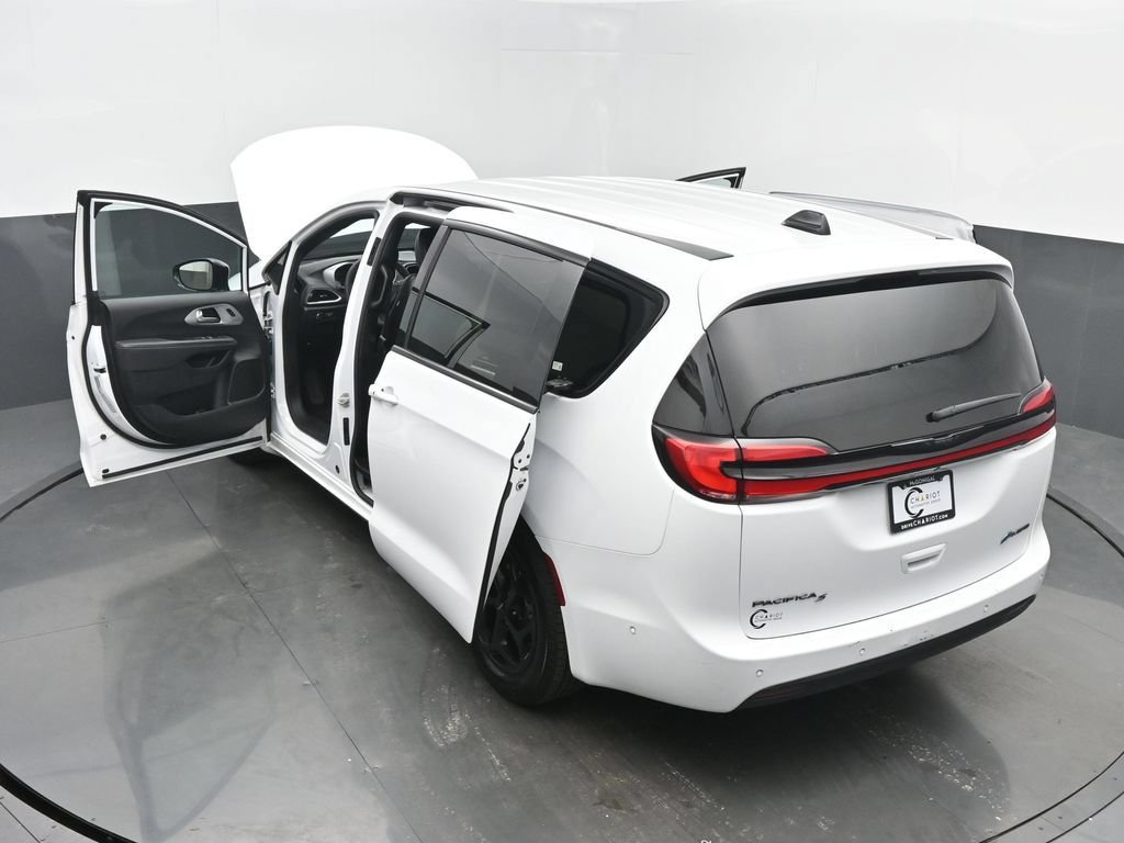 Used 2024 Chrysler Pacifica Limited FWD image 69