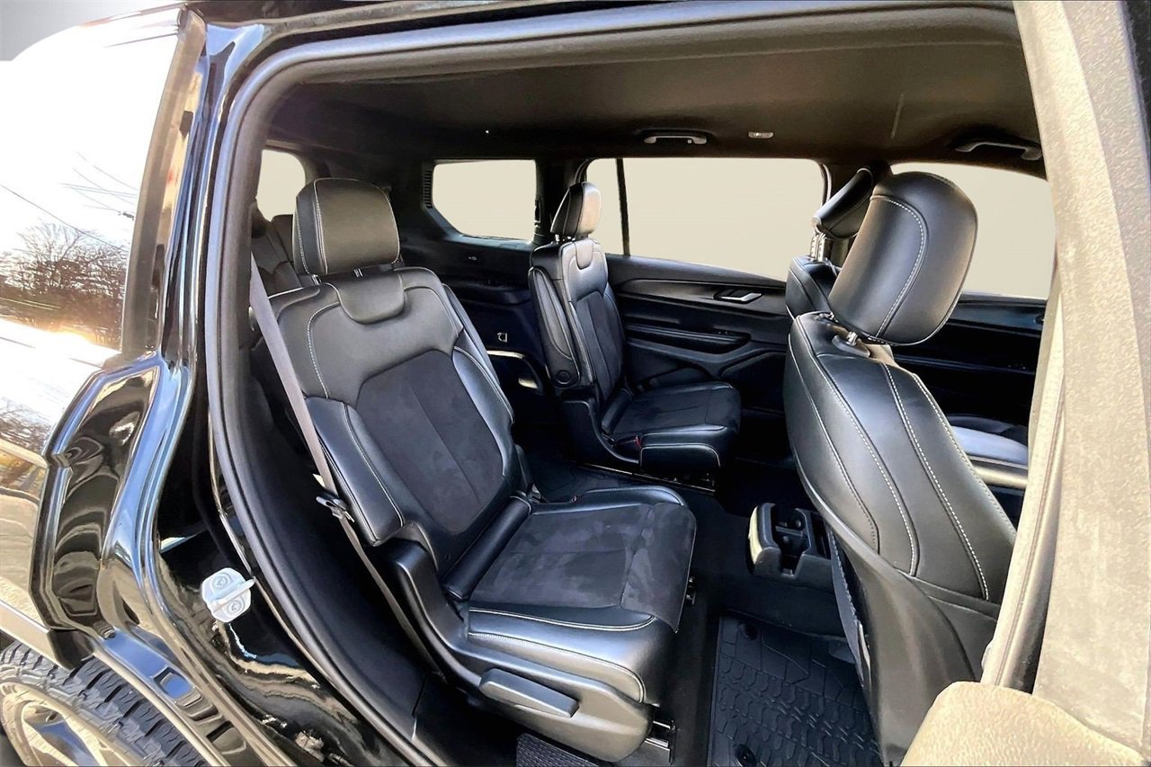 Used 2023 Jeep Grand Cherokee L Altitude image 22