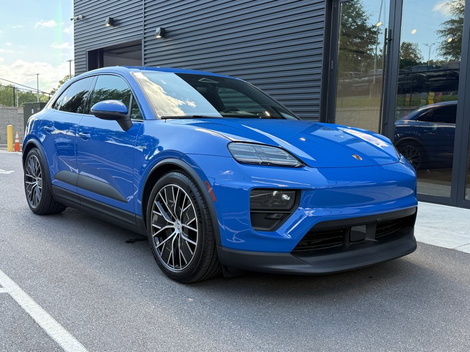 New 2026 Porsche Macan 4 Electric AWD/4WD image 9