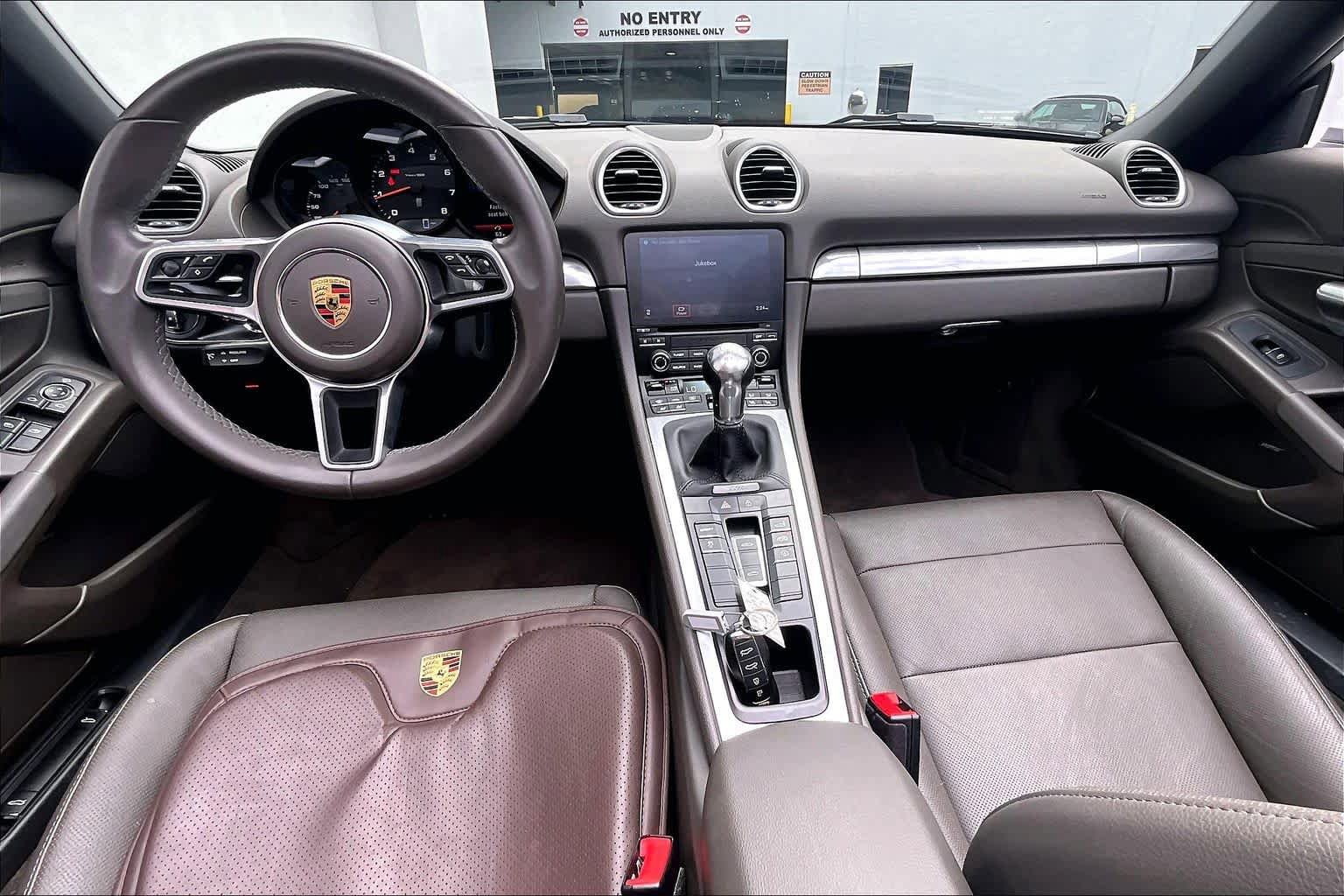 Used 2021 Porsche 718 Boxster RWD image 15