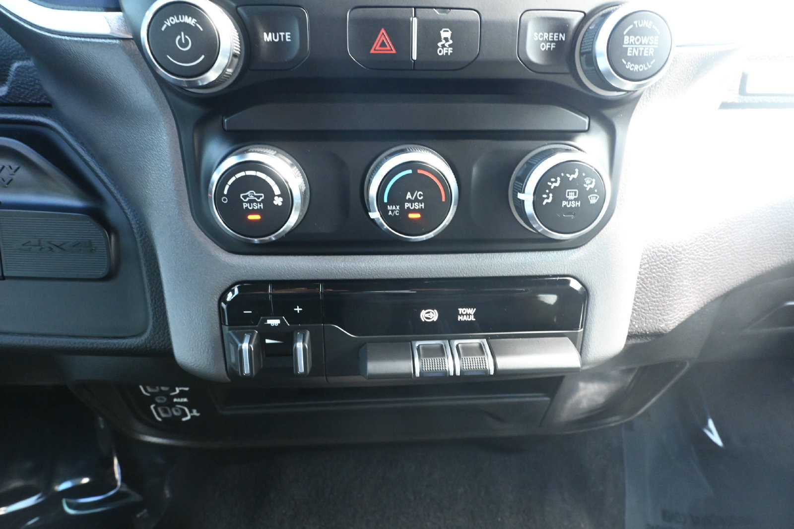 Used 2024 RAM 2500 Big Horn AWD/4WD image 22