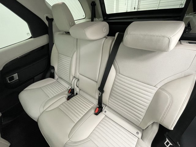New 2026 Land Rover Discovery S image 13