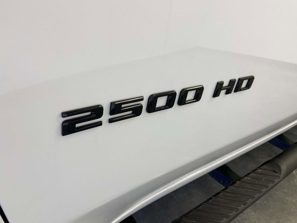 Used 2025 Chevrolet Silverado 2500 ZR2 w/ Technology Package image 12