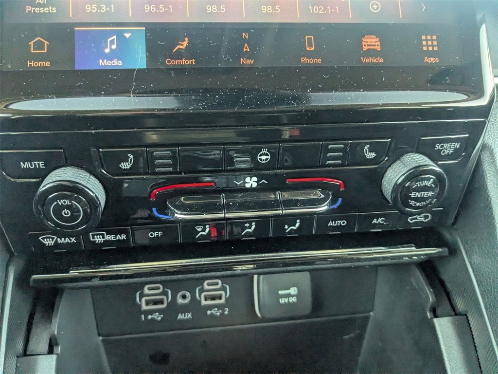 Used 2024 Jeep Grand Cherokee Limited w/ MOPAR Finishing Package image 24