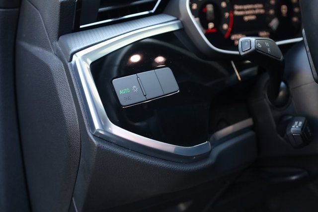 Used 2022 Audi Q3 2.0T Premium image 14