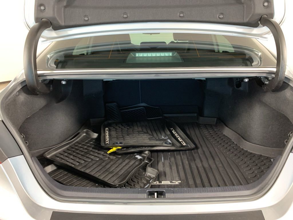 Used 2020 Toyota Camry SE image 13