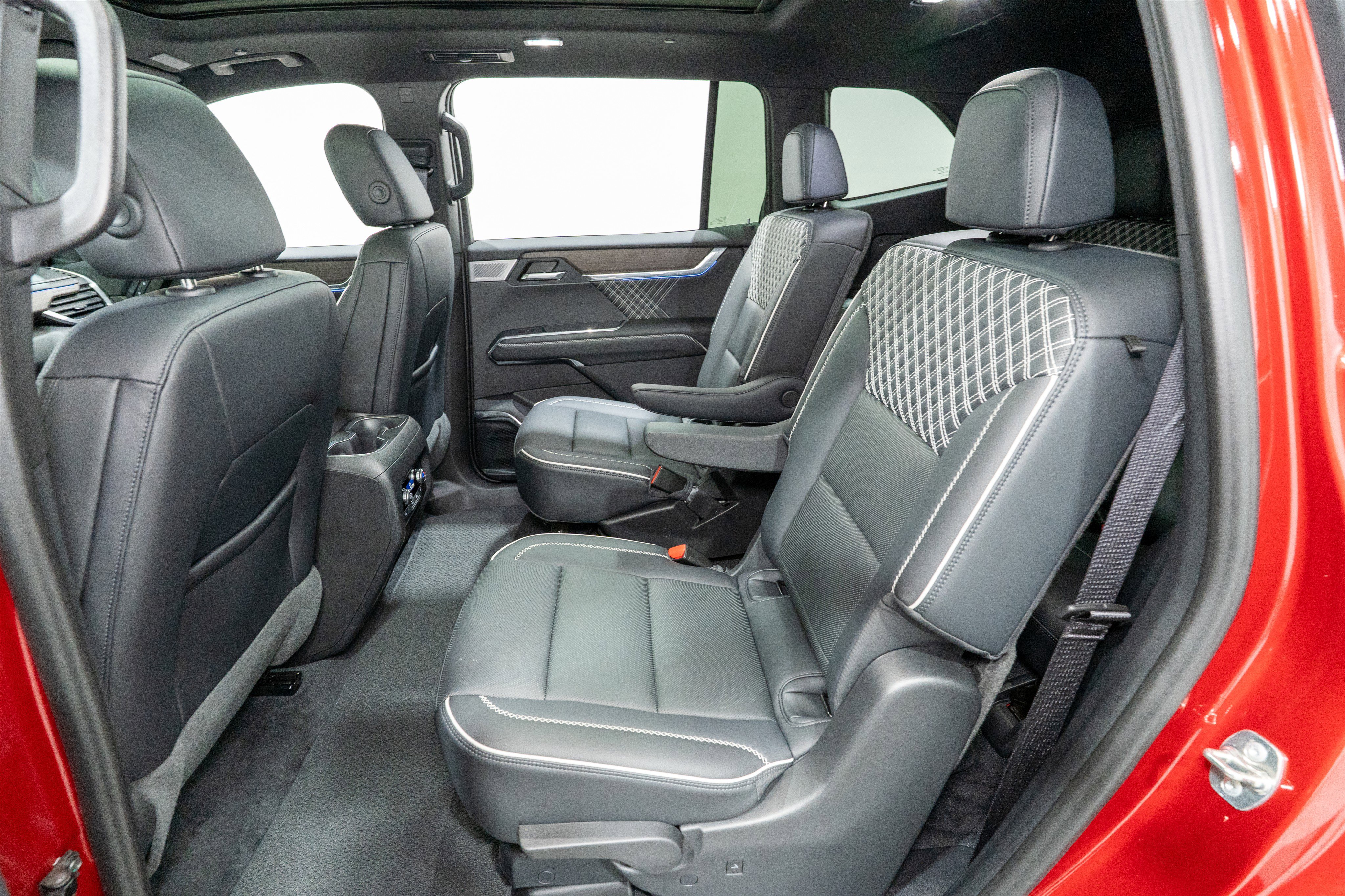 Used 2024 GMC Acadia Denali w/ Super Cruise Package image 32