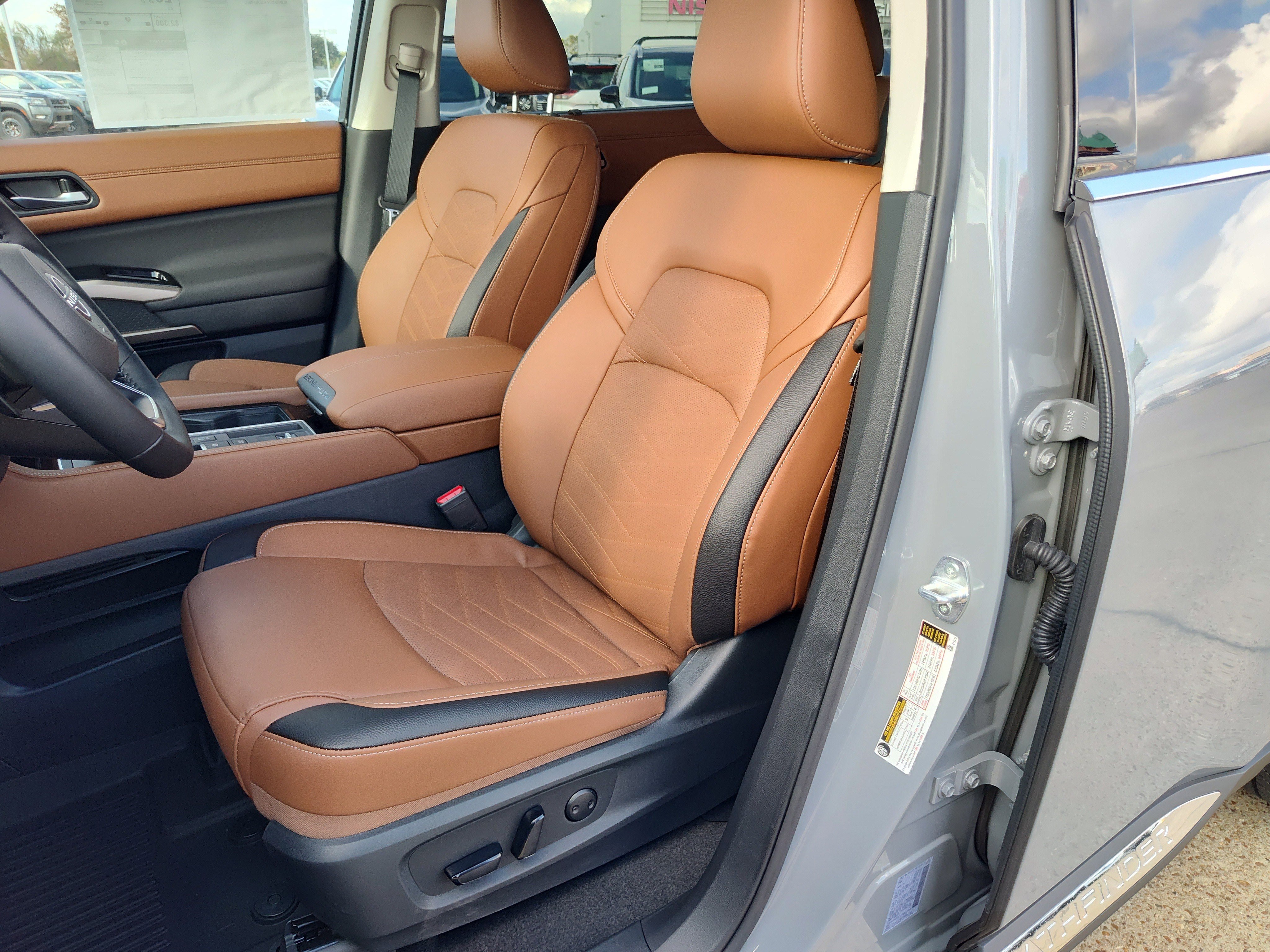 New 2025 Nissan Pathfinder Platinum w/ Cargo Package image 7