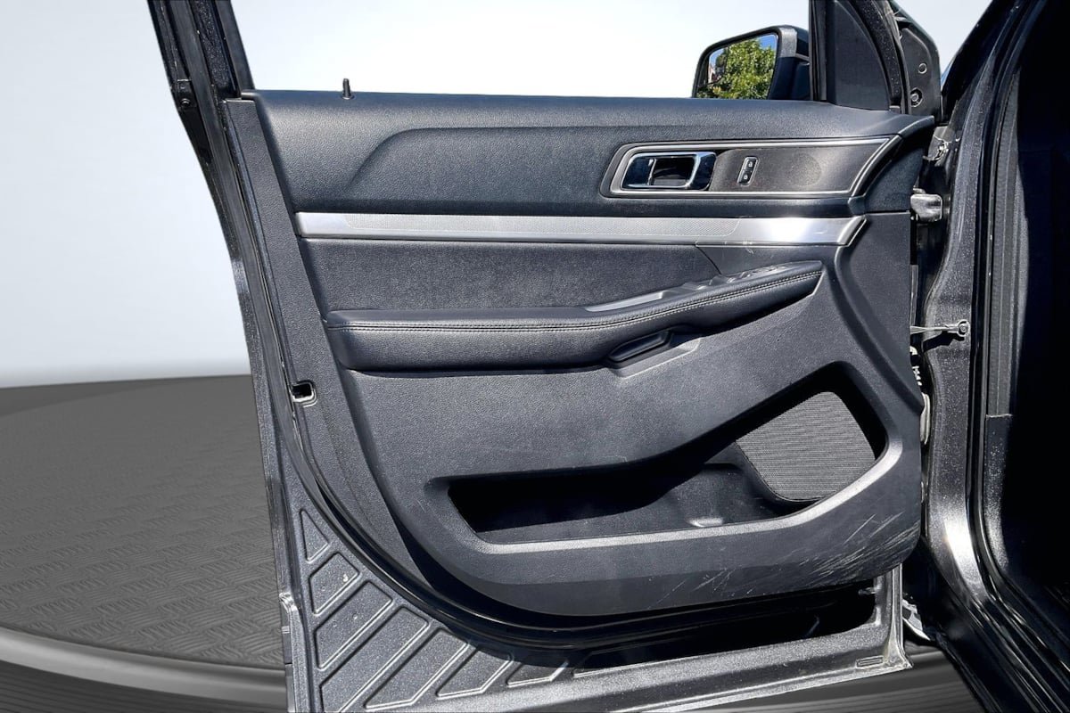Used 2016 Ford Explorer XLT FWD image 23