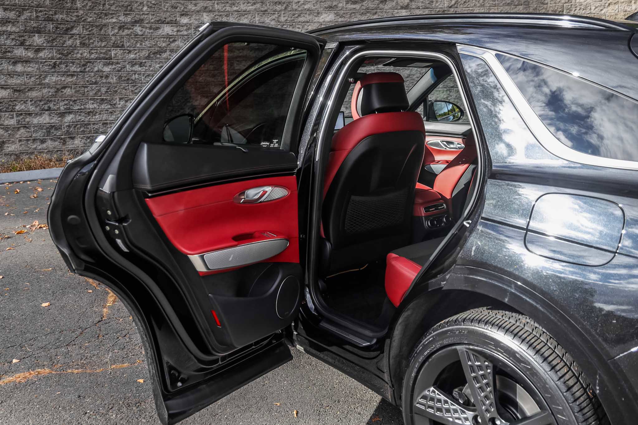 Used 2023 Genesis GV70 2.5T w/ Sport Prestige Package image 20