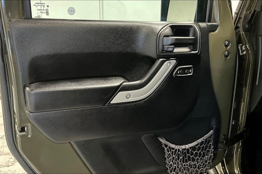 Used 2016 Jeep Wrangler Unlimited Rubicon w/ Connectivity Group image 21