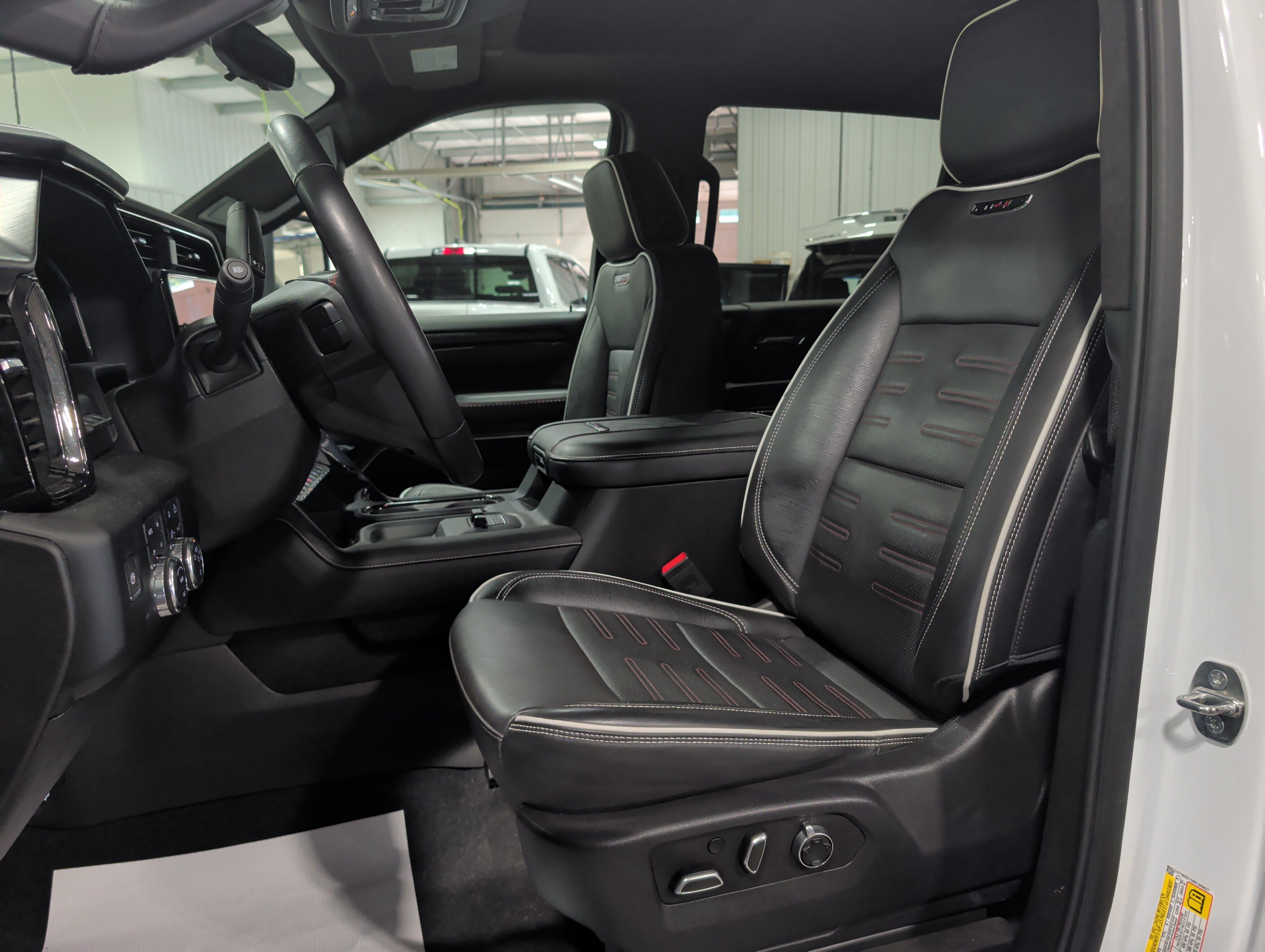 Used 2024 GMC Sierra 2500 AT4X AWD/4WD image 9