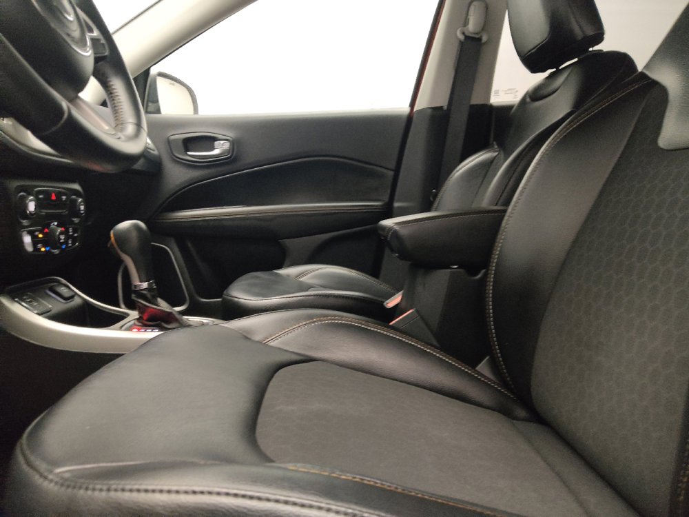 Used 2017 Jeep Compass Latitude w/ Popular Equipment Group FWD image 17