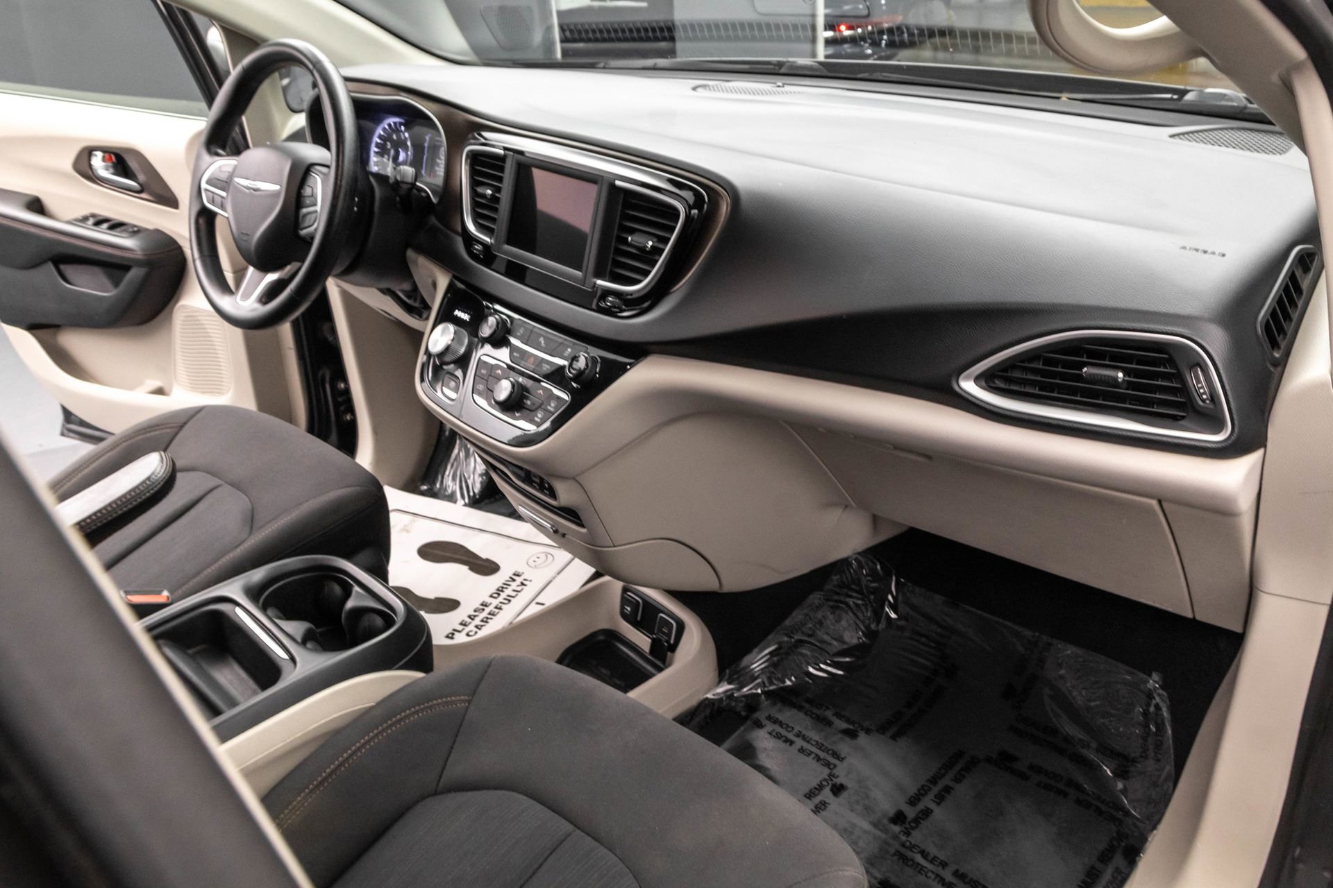 Used 2019 Chrysler Pacifica Touring Plus w/ Tire & Wheel Group image 36