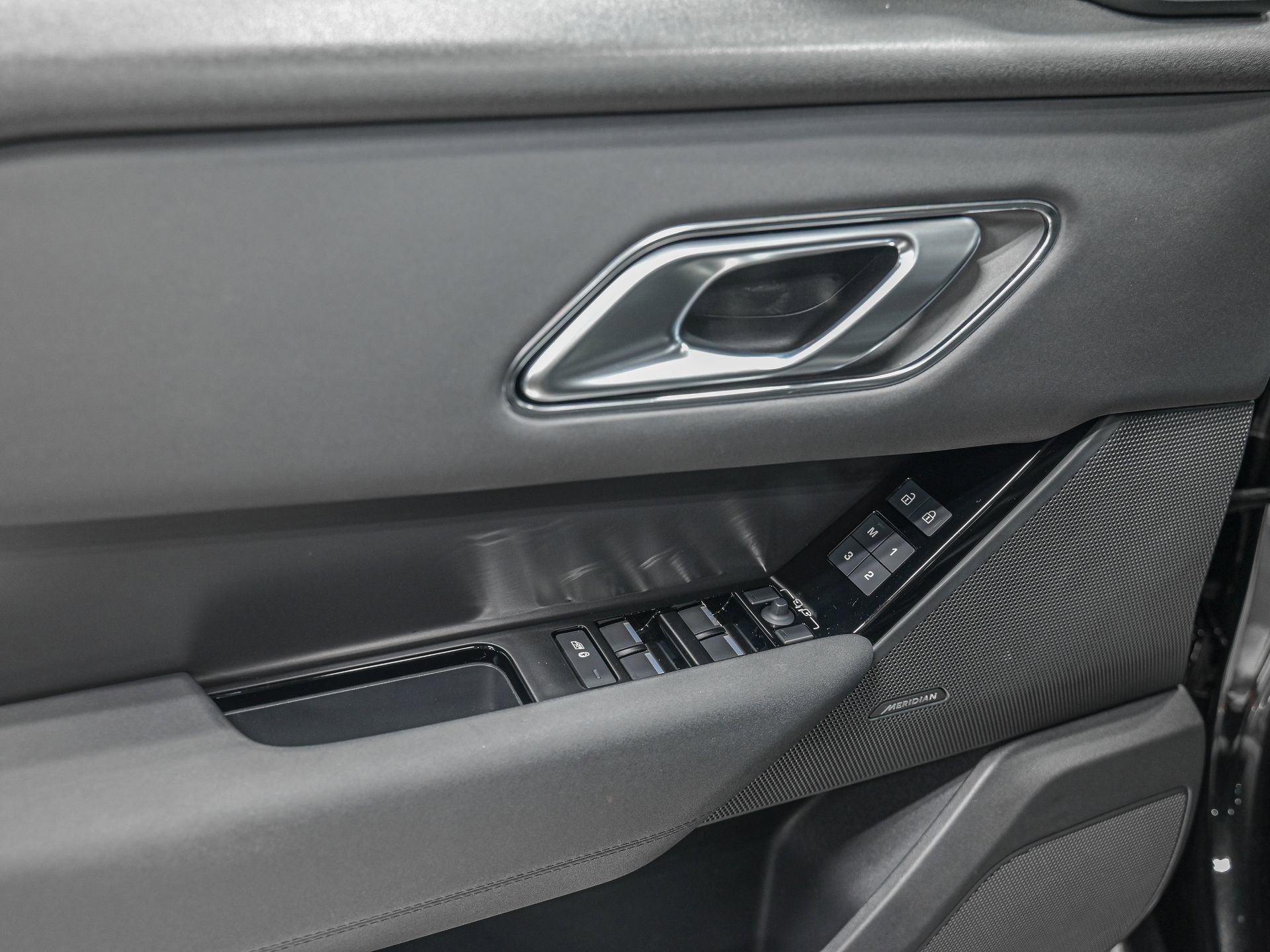 Used 2024 Land Rover Range Rover Velar Dynamic SE image 13