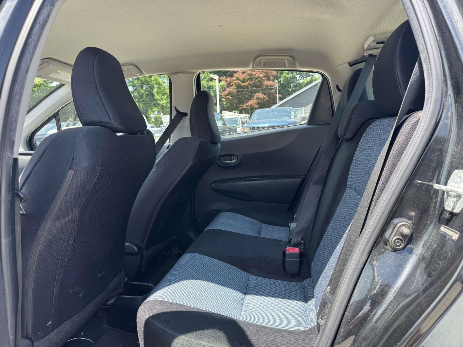 Used 2012 Toyota Yaris SE FWD image 9