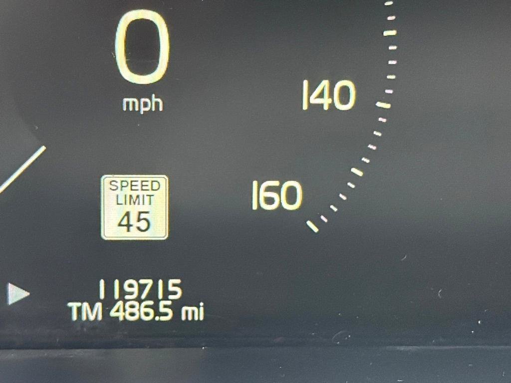 Used 2018 Volvo XC60 T5 Momentum w/ Vision Package AWD/4WD image 18
