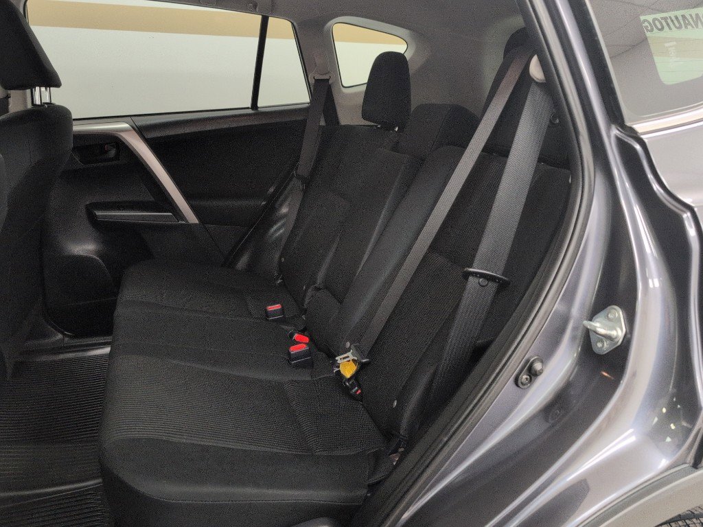 Used 2018 Toyota RAV4 LE image 15