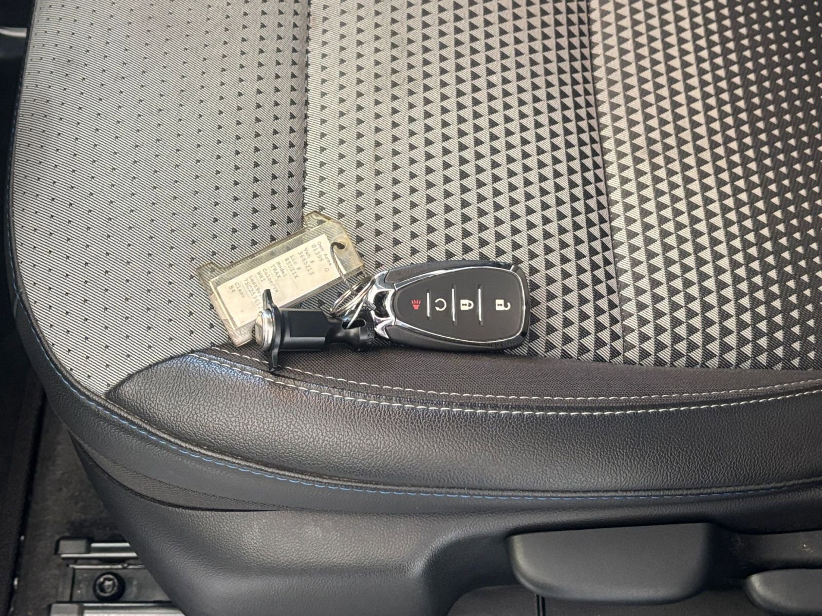 Used 2025 Chevrolet Trax LT w/ LT Convenience Package FWD image 21