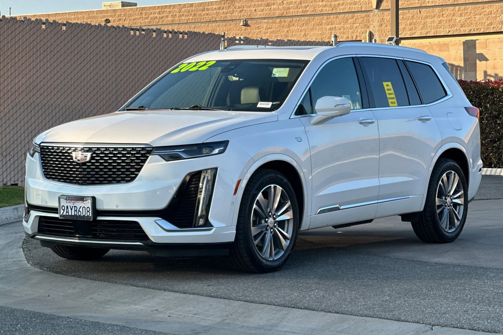 Used 2022 Cadillac XT6 Premium Luxury w/ Technology Package image 8