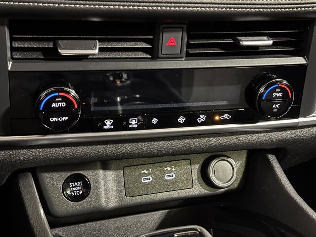 Used 2025 Nissan Rogue SV image 26