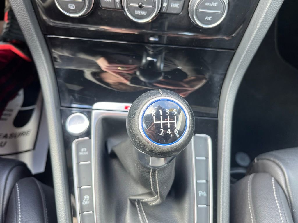 Used 2017 Volkswagen Golf R 4-Door image 38