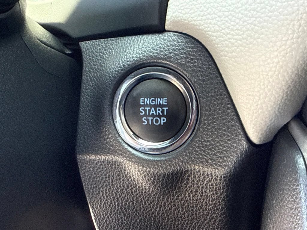 Certified 2020 Toyota RAV4 XLE Premium AWD/4WD image 31