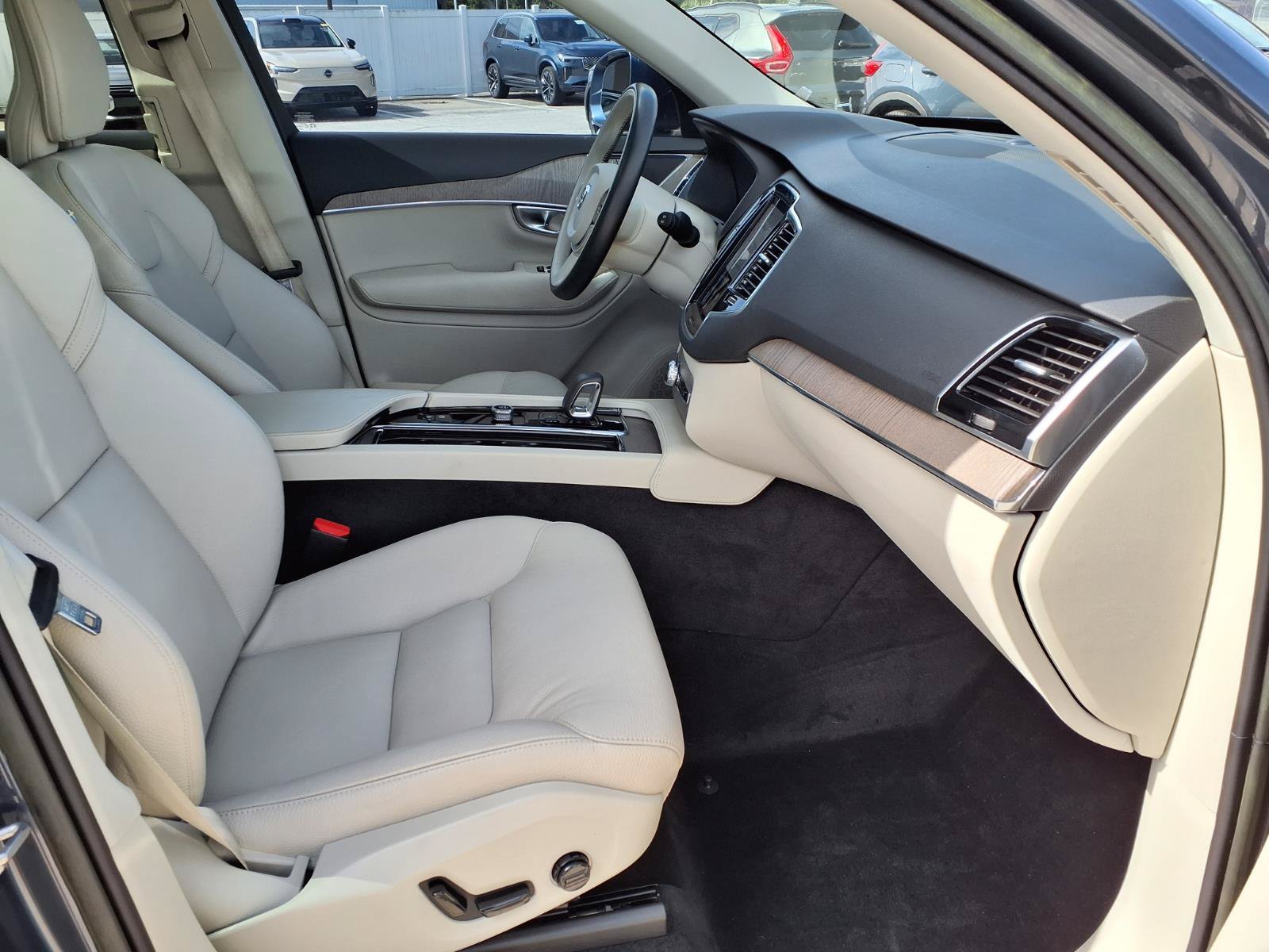 Certified 2023 Volvo XC90 B6 Plus AWD/4WD image 11