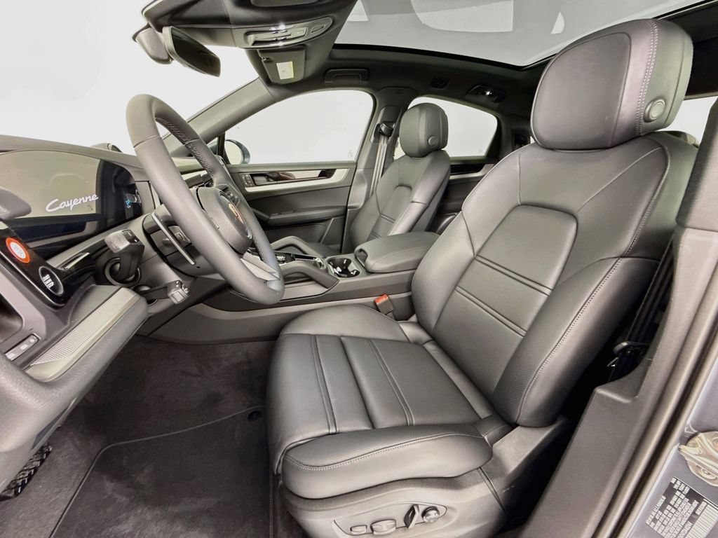 New 2026 Porsche Cayenne Coupe AWD/4WD image 5