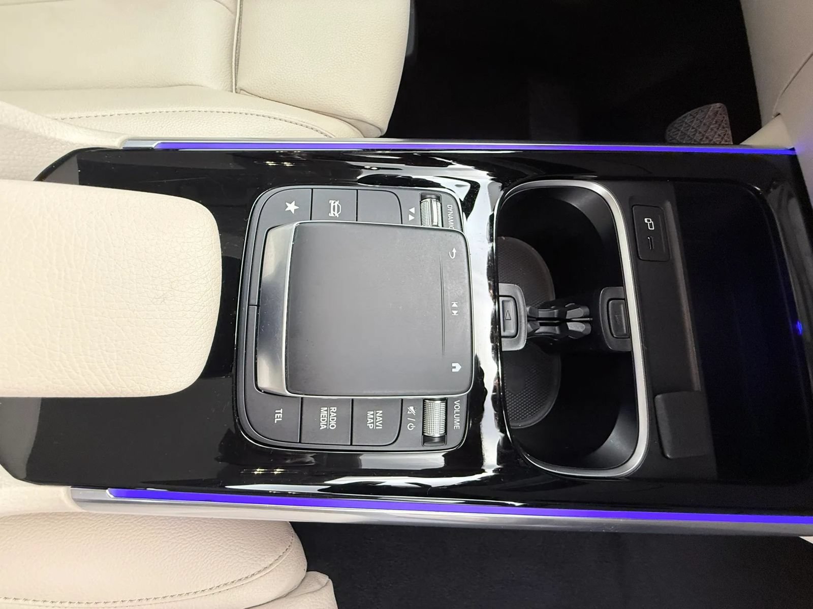 Used 2021 Mercedes-Benz GLA 250 4MATIC w/ Premium Package image 21