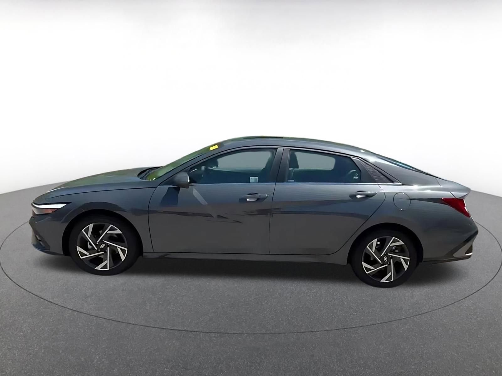 Used 2025 Hyundai Elantra SEL FWD image 9