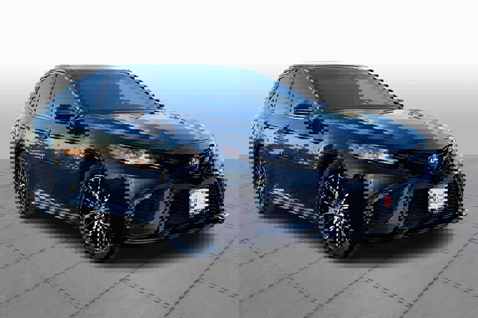 Used 2024 Toyota Camry SE image 2