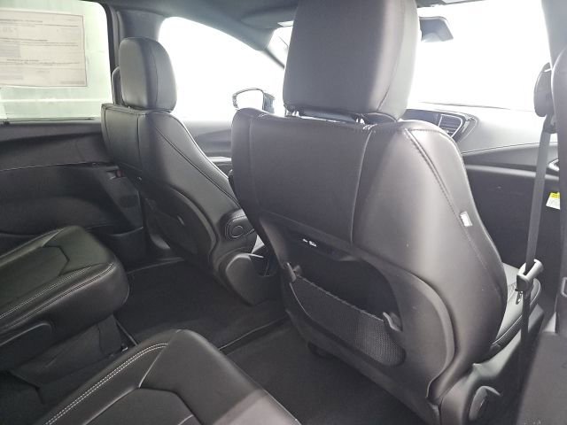 New 2026 Chrysler Pacifica Select AWD/4WD image 14