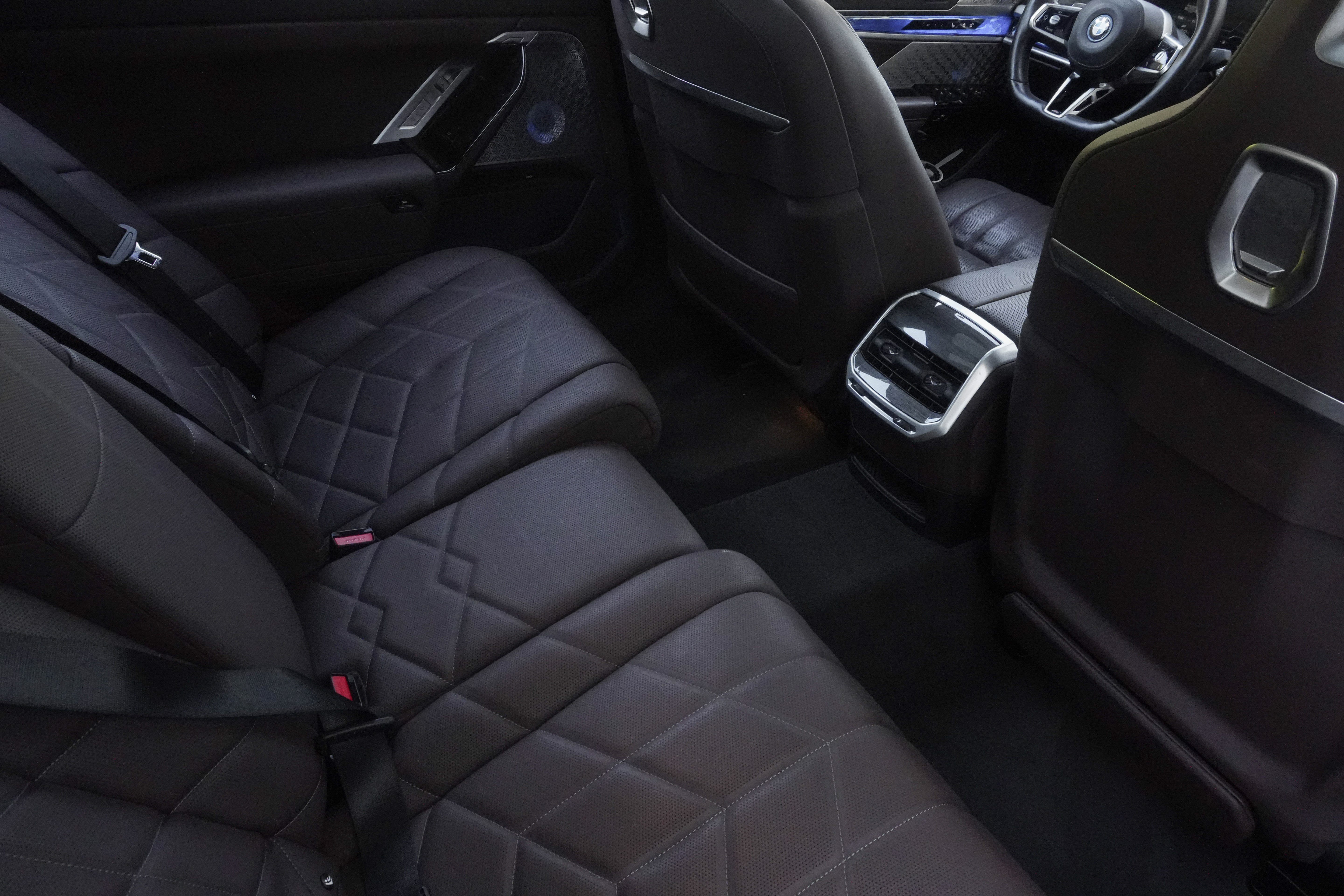 Certified 2023 BMW i7 xDrive60 AWD/4WD image 37