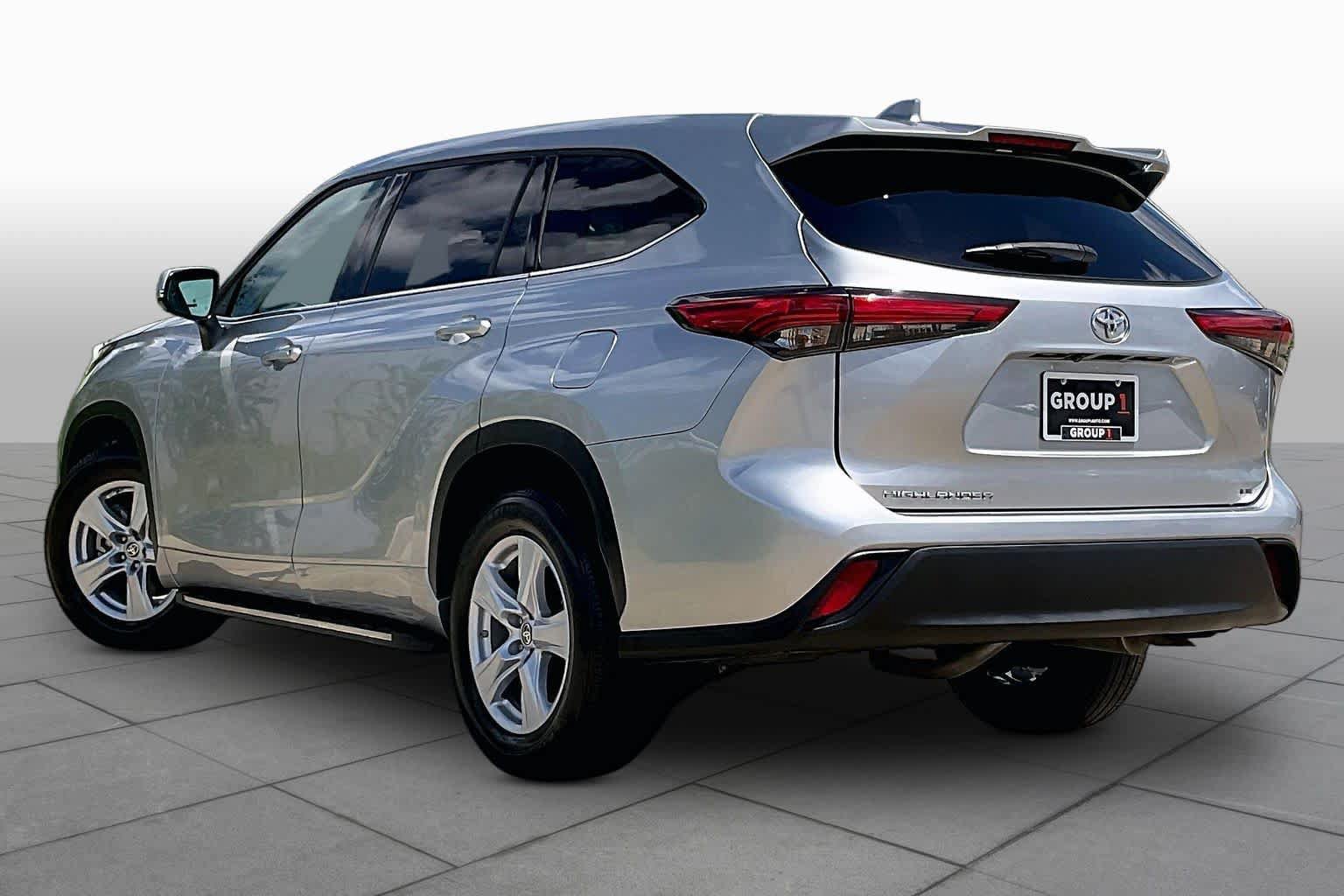 Used 2021 Toyota Highlander LE FWD image 9