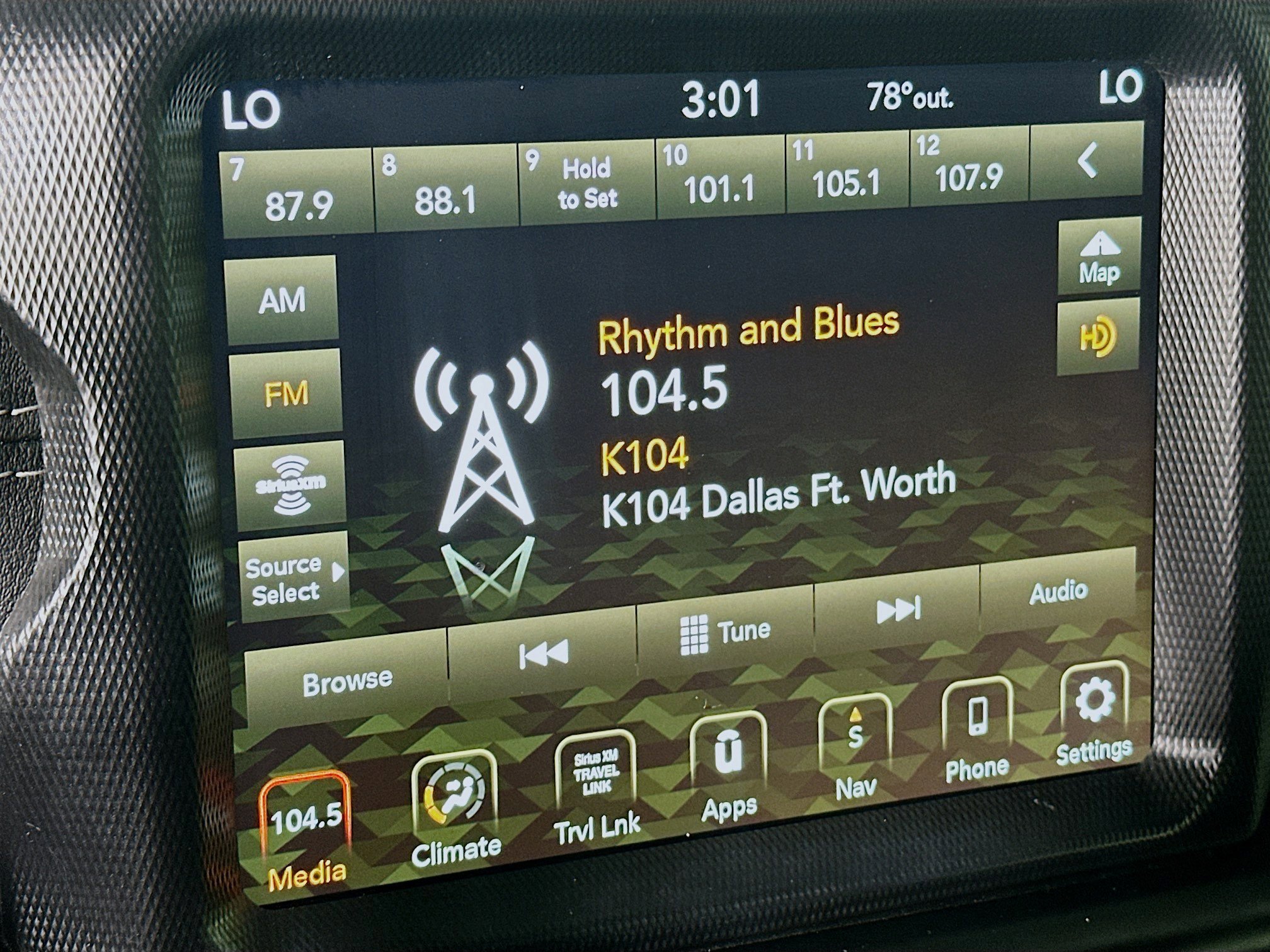 Used 2023 Jeep Wrangler Sahara image 19